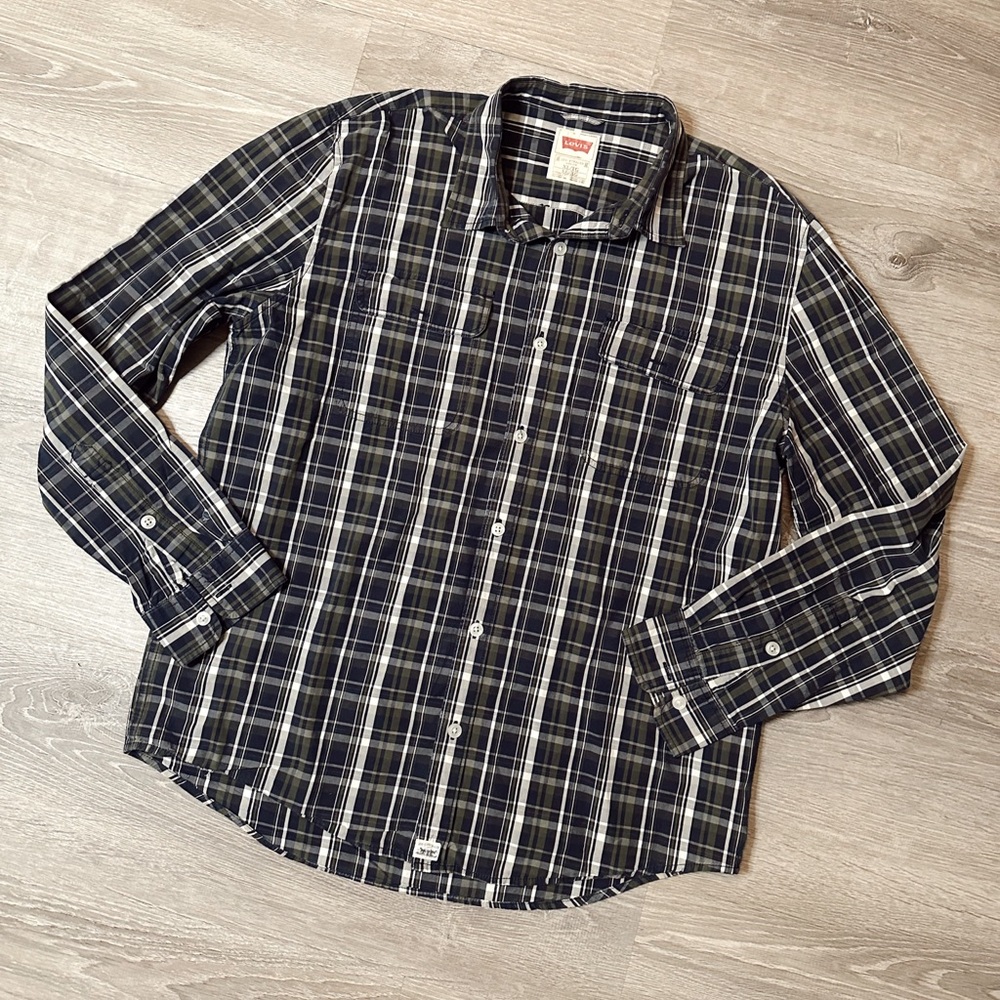 •LEVI• BUTTON UP - Picture 1 of 6